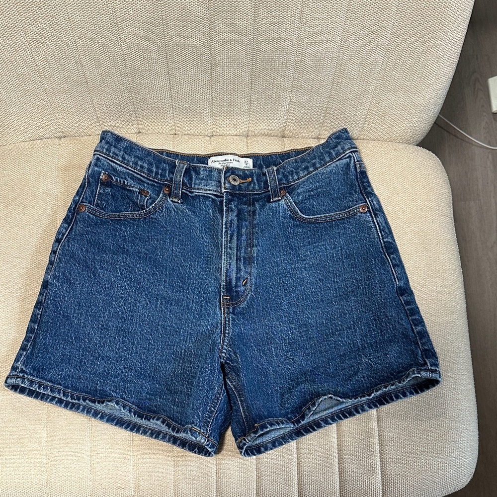 Abercrombie dad short high rise size 27/4